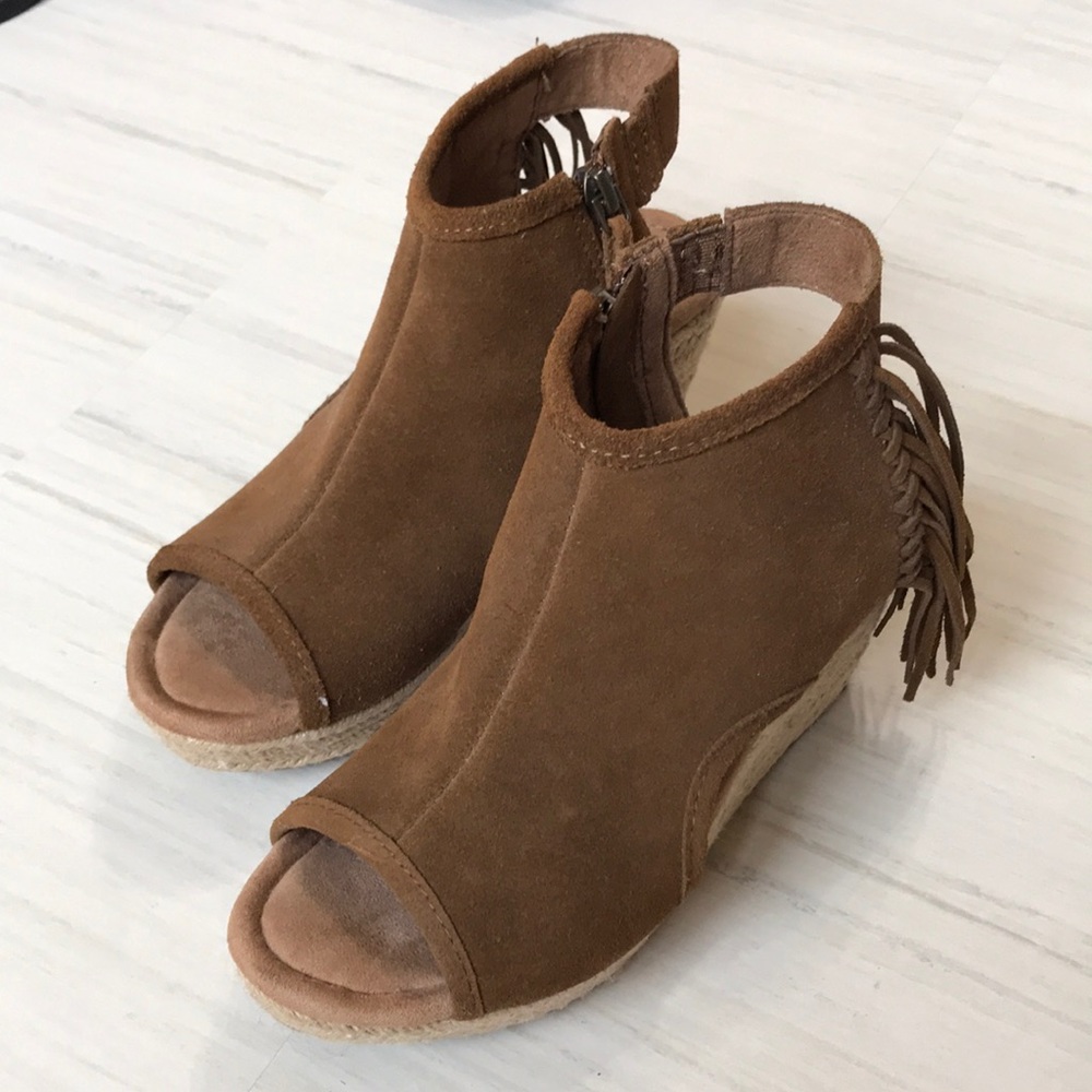 Minnetonka leather suede brown sandal Size 7